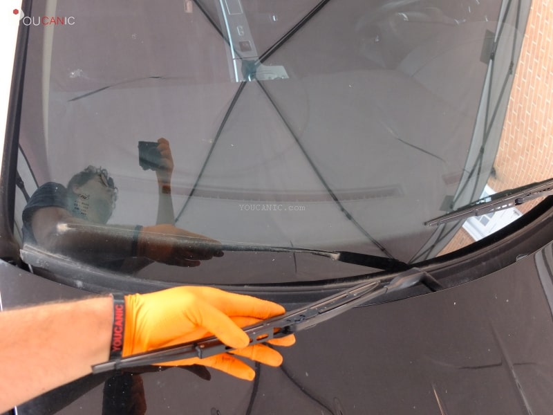 Chrysler Crossfire Replace Windshield Wiper