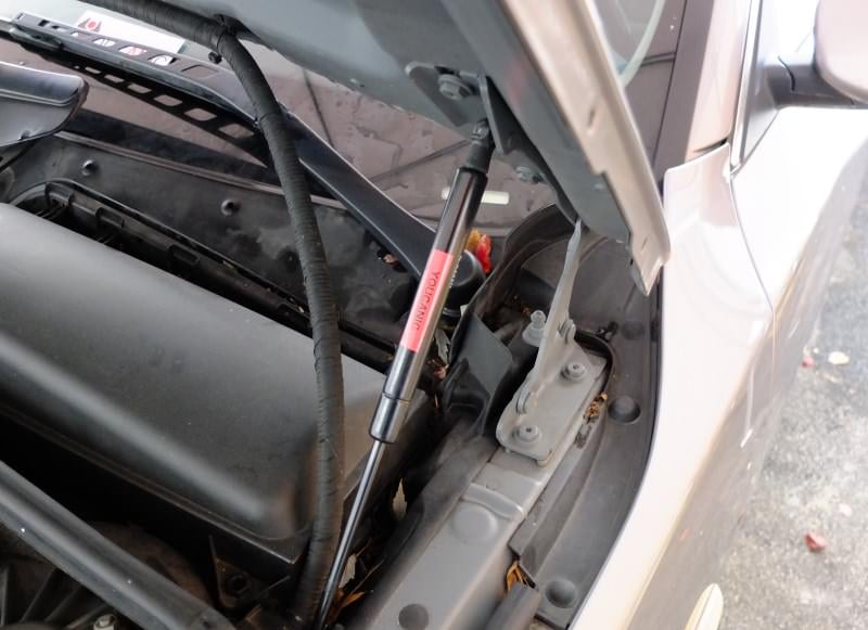 replacing the acura hoodstrut