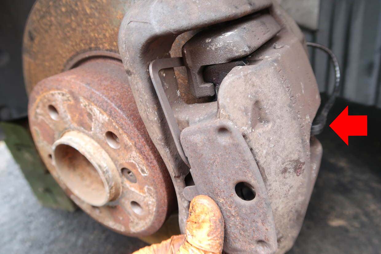 BMW Brake Pad Wear Sensor Replacement Guide YOUCANIC