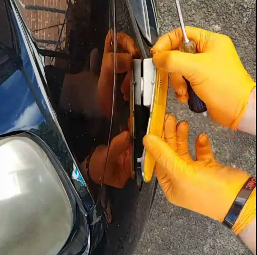 Chrysler Crossfire Turnsignal Side Marker - Chrysler Crossfire Front Side Marker Light Bulb Replacement