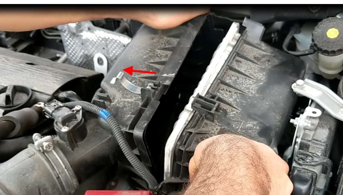 Mitsubishi Engine Air Filter Replacement YOUCANIC