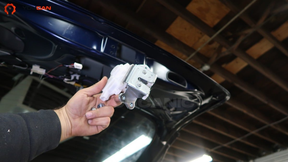 Mitsubishi Trunk Latch Replacement Guide