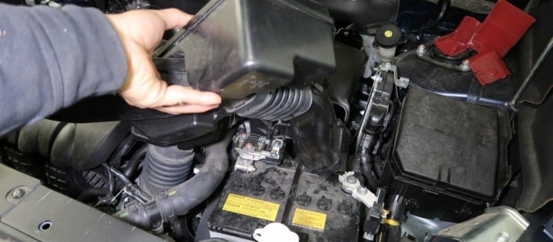 Replacing Mitsubishi Outlander Air Filter
