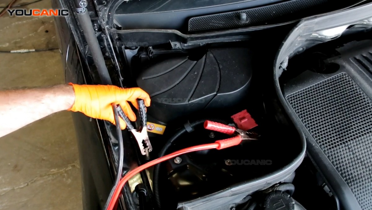 Jump Start Mercedes-Benz GLK With Dead Battery