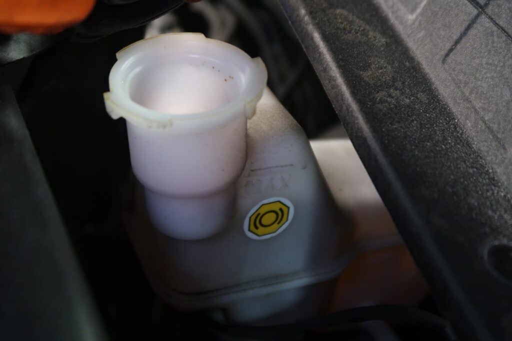 Check & Add Brake Fluid Kia Optima 20162020 YOUCANIC