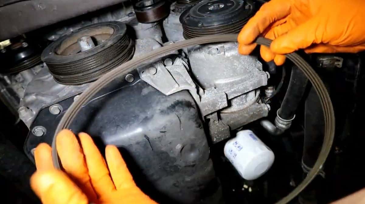 Removing The Belt On The Waterpump And Crankshaft2 1 - Kia Optima Replace Drive &Amp; Water Pump Belt Replacement