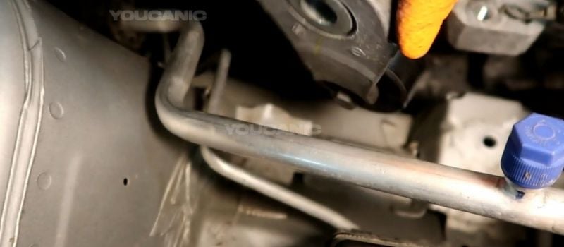 Replacing The Tensioner Pulley Of The Nissan Sentra