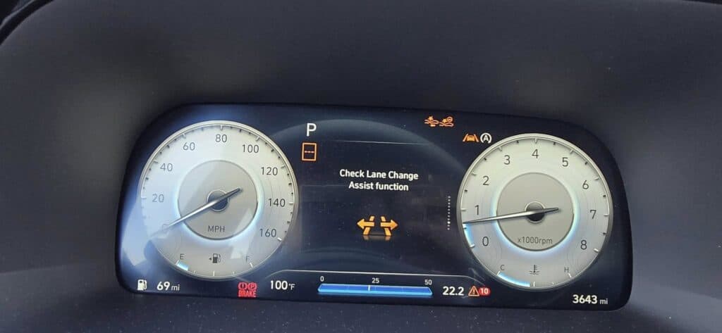 Check Lane Change Assist Function Warning Message As It Appears On A Hyundai Dashboard.