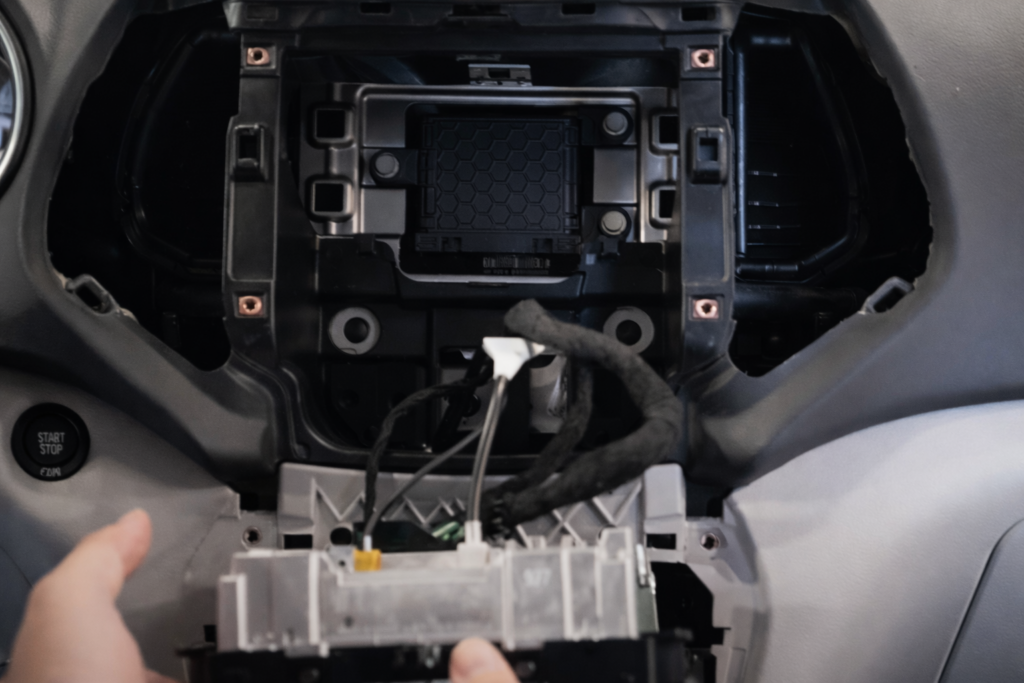 Jeep Commander Clean 1 - Fca Chrysler Jeep Dodge Fiat Ram Security Gateway Module Location