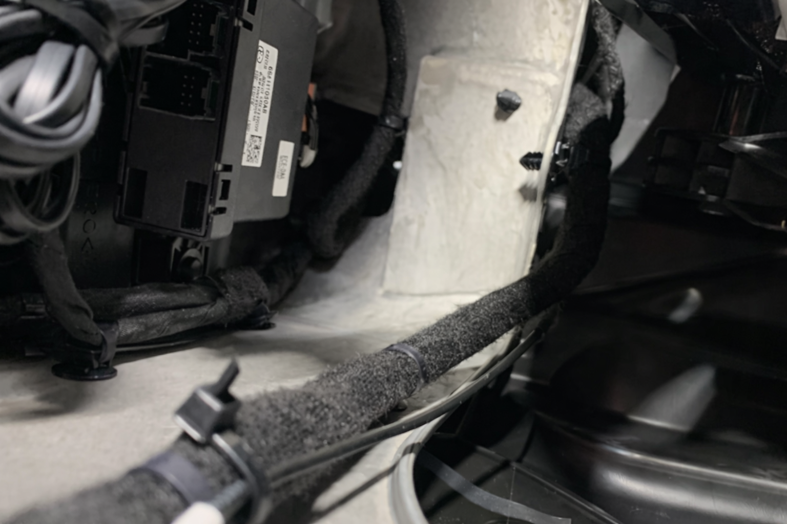 Jeep Grand Wagoneer 2022 2024Clean 1 Edited 1 - Fca Chrysler Jeep Dodge Fiat Ram Security Gateway Module Location