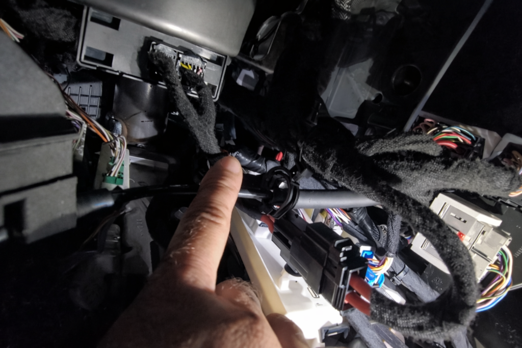 Ram 1500 Cleandt - Fca Chrysler Jeep Dodge Fiat Ram Security Gateway Module Location